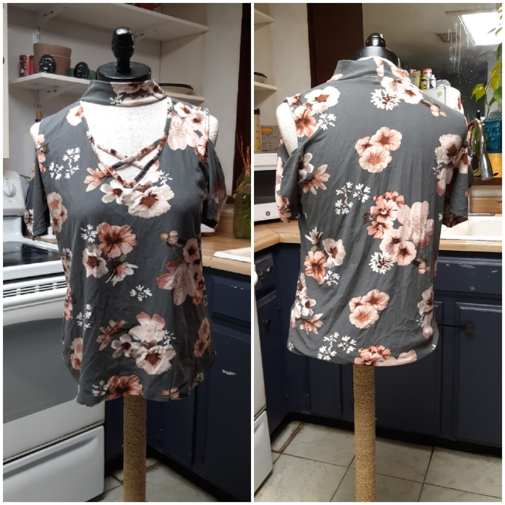 Womens Gray Shirt crisscross Pink Floral print Sz Large Short Sleeve